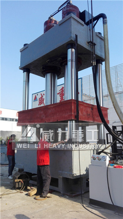 1200吨四柱万能油压机主机