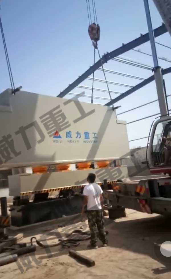 2000t波纹板成型液压机