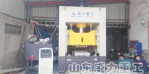 315吨框架式液压机上海客户工作现场