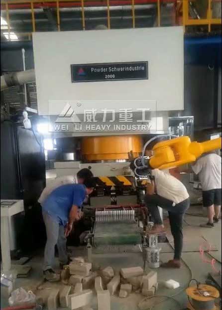 2000吨耐火砖成型液压机