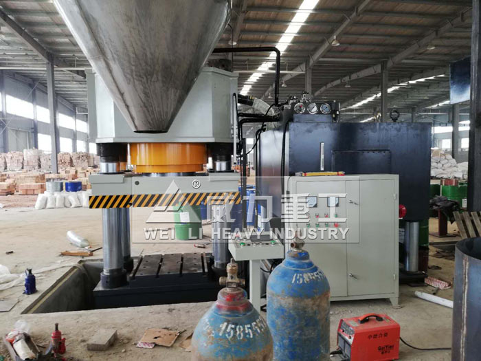 2000吨液压机后视图