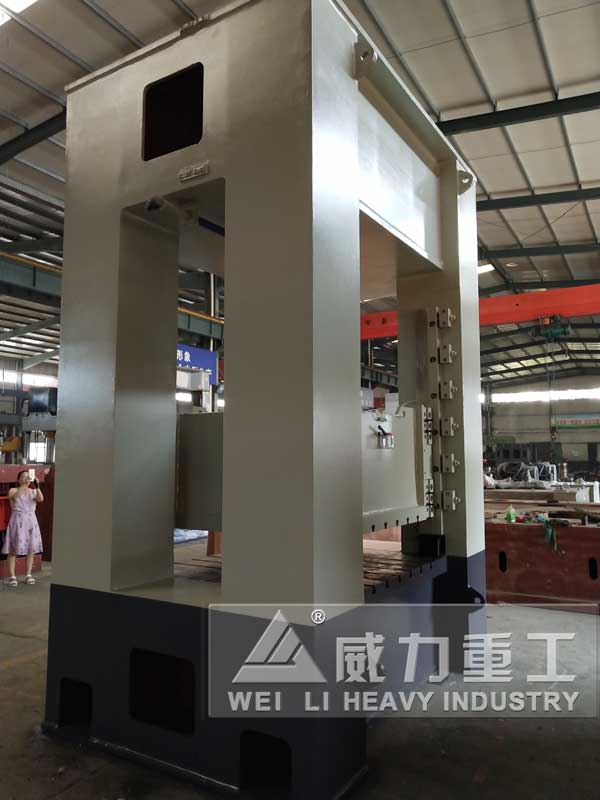 框架式液压机图片