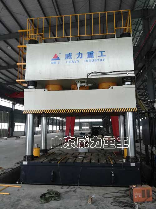 2500吨铁路棚车门板压型液压机