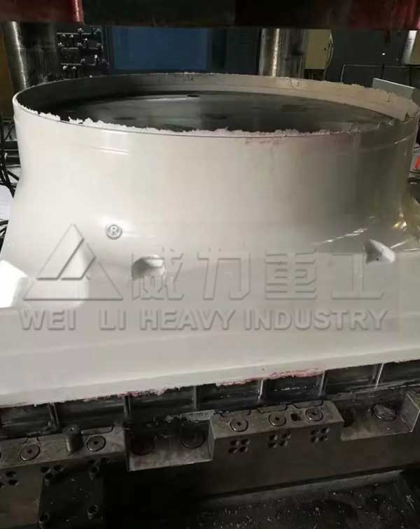 玻璃钢风机外壳模压机客户现场图