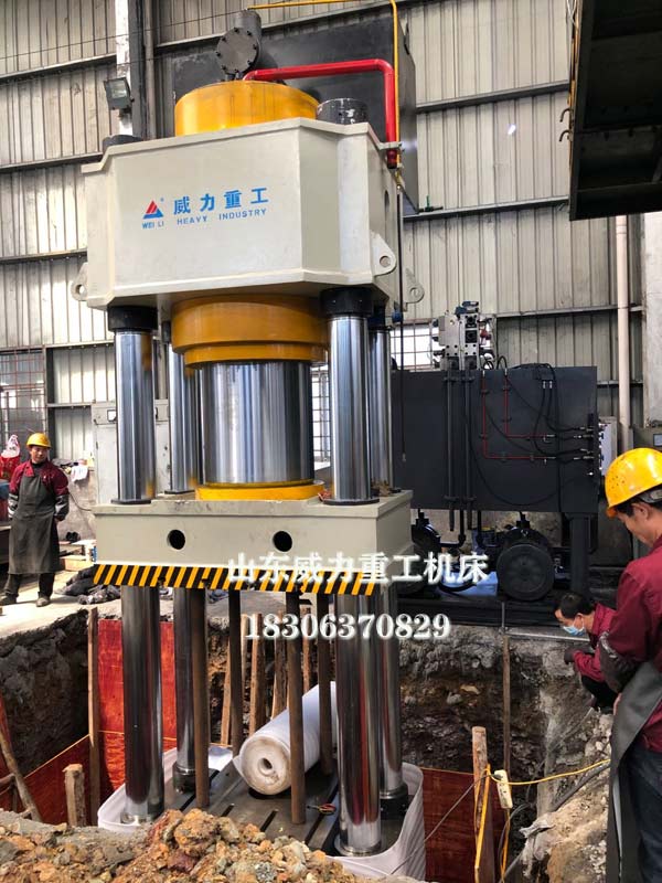 1600吨四柱式热锻成型液压机