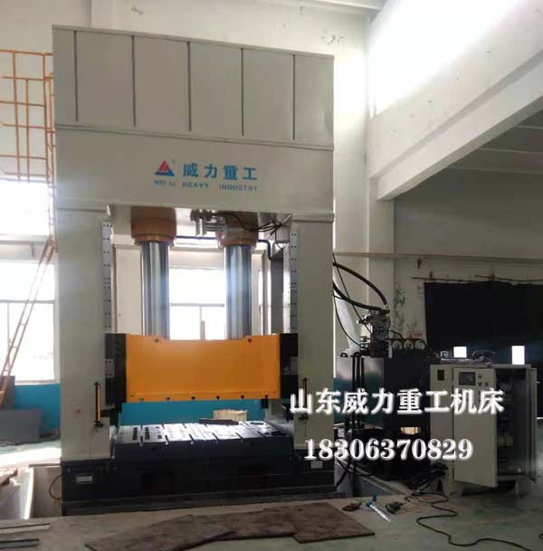 800吨框架式液压机客户现场图片