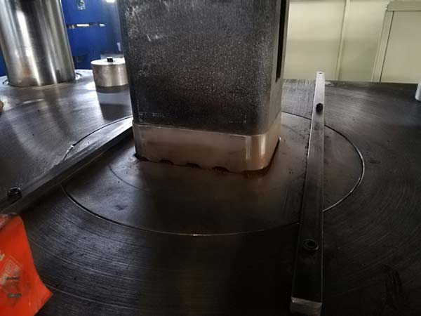 稀土合金粉末压制细节图