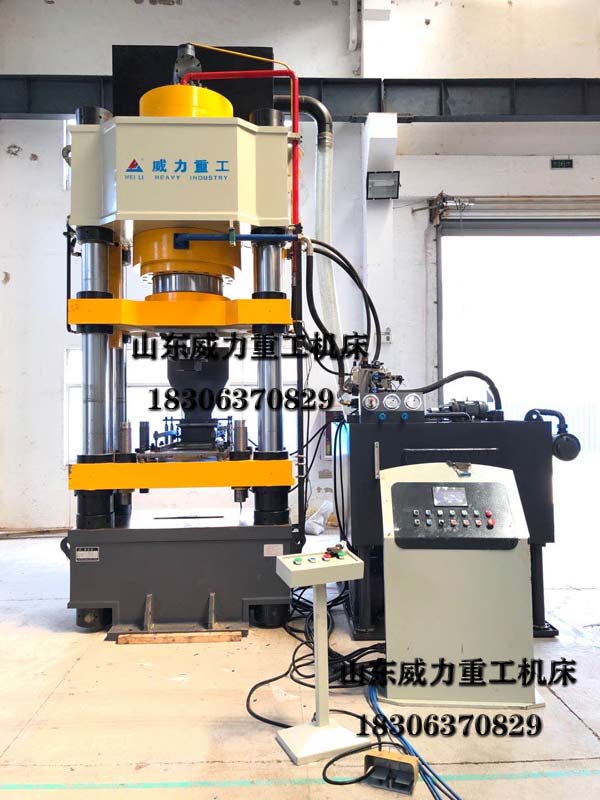 800吨粉末制品成型机客户现场图