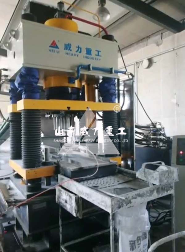 315吨全自动粉末制品成型机客户现场图
