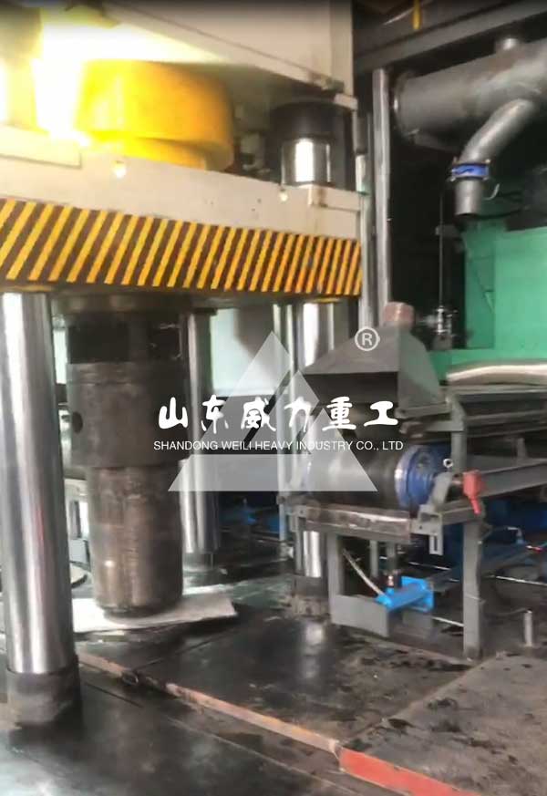 2000吨坩埚成型液压机模具细节图