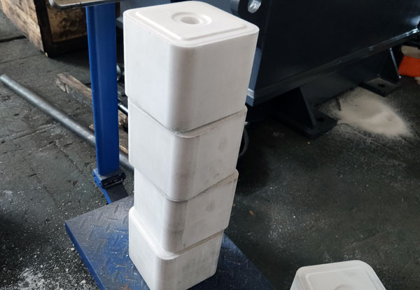 牛羊舔砖压块成型产品